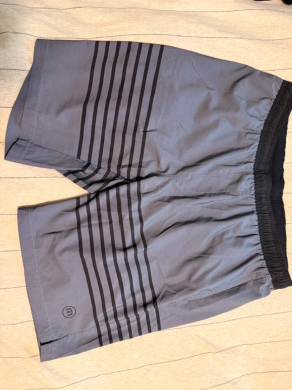 Travis Matthews Men's shorts XL